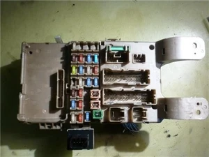 065134 Caja Reles/Fusibles para TOYOTA COROLLA (E12) * 2004 106007 - Imagen 1 de 4