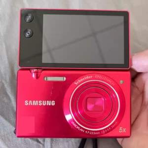 95% NEW Samsung MV800 Flip-out Selfie 5x Zoom Touch Vlog Camera - English - Picture 1 of 14