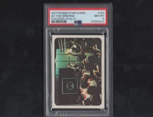 Figurine Panini Star Wars 1977 n.182 Al Briefing PSA 8 - Foto 1 di 2
