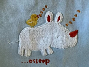 Gymboree 2004 blau RHINO schlafend/wach 26"x 27" WENDEDECKE Baby **lesen** - Bild 1 von 8