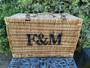 FORTNUM AND MASON F&M CESTINO DA PICNIC IN VIMINI - MANICI IN PELLE - OTTIME CONDIZIONI - Foto 1 di 4