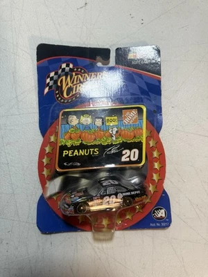 Winners Circle NASCAR Halloween Peanuts Black Home Depot #20 Tony Stewart 1:64 Foto 1 de 2