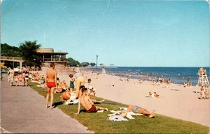 Bradford Beach on Lake Michigan Milwaukee Wisconsin cartolina d'epoca cromata - Foto 1 di 2