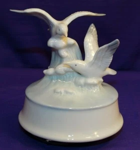 VINTAGE OTAGIRI MUSIC BOX PAIR SEAGULLS ON THE WATER PLAYS YESTERDAY - Picture 1 of 6