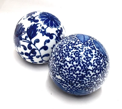 Винтажный набор из 2 декоративных фарфоровых ковровых шариков синий и белый 332F - Изображение 1 из 3