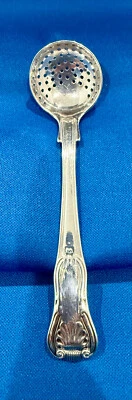 CUCHARA TAMIZADORA DE ESPECIAS PLATEADAS GEORGE IV PATRÓN DE RELOJ DE ARENA DE ELEY & FEARN Foto 1 de 3