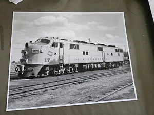 Milwaukee Road E7 #17A Council Bluffs IA (8x10 B/W)(Used) - Picture 1 of 3