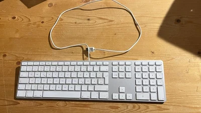Apple USB Tastatur / Keyboard - Modell A1243 - QWERTZ  + Ziffernblock- Aluminium - Bild 1 von 4