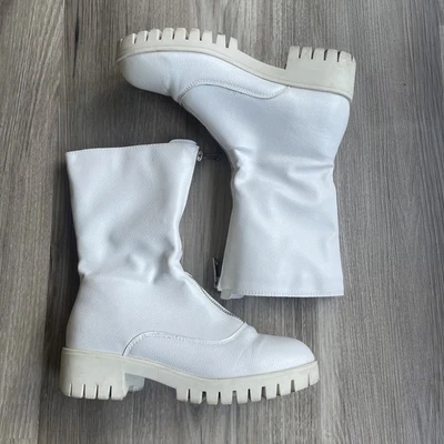 Botas Lulu's Lakelynn blancas de imitación de cuero con cremallera de combate a media pantorrilla talla 6,5 fiesta Foto 1 de 4