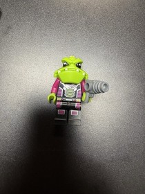 LEGO 7066 Alien Trooper Invader Minifigure Figure from Earth Defense HQ