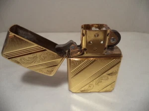 ZIPPO LIGHTER  VINTAGE BRASS SERIE PRESTIGE 556 URBAN COWBOY NEW nuovo - Imagen 1 de 6