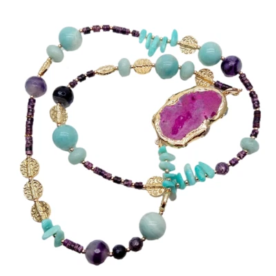 Collar largo de piedras preciosas con rebanada de ágata jaspe sedimento marino amazontia verde Foto 1 de 4