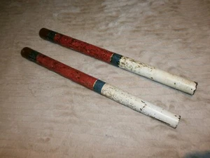 PAIRE ANCIENS CANONS DE CIERGE /TÔLE PEINT/ SANS MECANISME LONG.40 cm - Picture 1 of 4