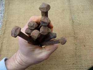 JUEGO DE 10 GRANDES UÑAS DE FERROCARRIL ANTIGUAS HERRERO DE UÑAS FORJADO A MANO DE COLECCIÓN - Imagen 1 de 9