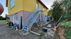 Podesttreppe Außen Kindersicher Vollverzinkt 1,2 Laufbreite 3,0m Hauptreppe - Bild 1 von 9