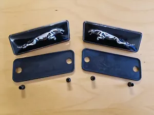 INSIGNIAS ALA JAGUAR (PAR) Y KIT DE MONTAJE XJ6 XJ12 SERIE 1 Y 2 BD35865/6K - Imagen 1 de 3