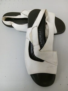 HUSH PUPPIES White LEATHER Black Sole Women Size 8.5 M Open Toe Cut-Out Sandals - Picture 1 of 11