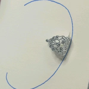 Juego de orejeras de mariposa de filigrana con punta al ras circonita cúbica no perforante y ajustable - Imagen 1 de 6
