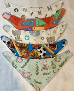 JUEGO DE 5 BABEROS BANDANA SURTIDOS HECHOS A MANO - para niño - Imagen 1 de 2