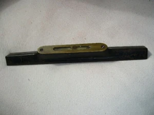 VINTAGE LEVEL CAST IRON, BRASS SURROUND TO FACE, 90 DEGREE NOTCH TO BASE - Picture 1 of 10