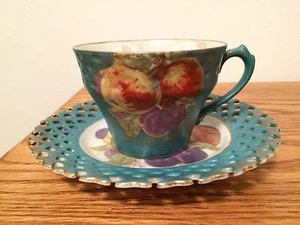 Taza de té de frutas pintada a mano Royal Halsey y platillo reticulado - Imagen 1 de 3