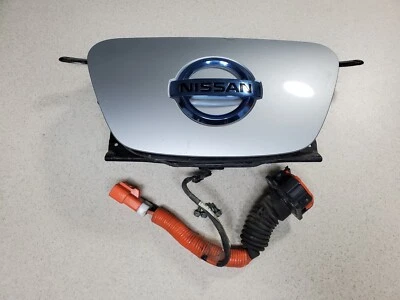 2011-2012 Nissan Leaf Battery Charging Port Lid Cover Silver With Cable OEM Foto 1 de 4