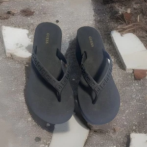 Guess 7,5 Damen Plateau Flip-Flops Sandalen Riemen schwarz Keilabsatz Sommer schick Strand - Bild 1 von 7