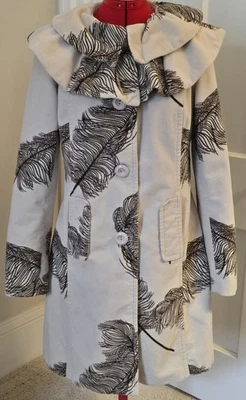 Abrigo Anthropologie Pluma Elevenses con Volantes Amanda Seyfried Chloe Raro Talla 10 Foto 1 de 4