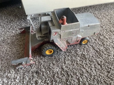 VINTAGE MASSEY FERGUSON 760 COMBINE  1973 ~ 1/20 SCALE STOCK~ Parts or Repair - Image 1 of 4