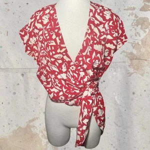 VINTAGE 1970s GUCCI RED SILK GEOMETRIC PATTERN WRAP TIE BLOUSE - Picture 1 of 5
