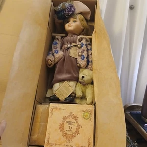 1998 Yesterdays Child Boyd Collection “Elizabeth And Gary” Doll new in box - Picture 1 of 23