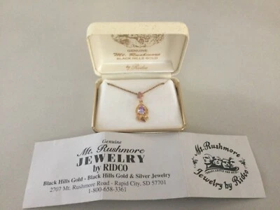 Colgante de amatista vintage de hojas de oro Black Hills de 10 k con collar nuevo en caja Foto 1 de 4