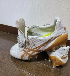 ASICS MENACE 4 1111A195 012 White/Pure Gold Soccer Cleats Shoes 2024 sports - Picture 1 of 5