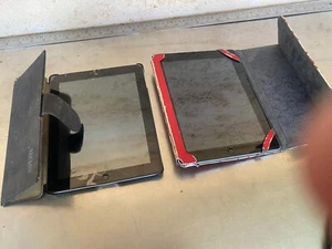 2 x Ipad 2 64GB WiFi + GSM GPS MC775X/A iPads 1 working 1 not - Picture 1 of 11