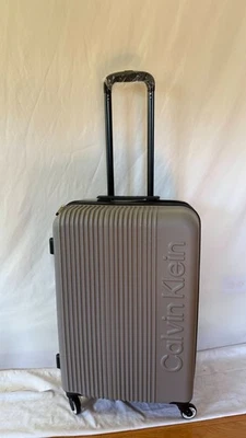 New CALVIN KLEIN Gray Medium Hardcase Luggage 24" Spinner Lightweight Suitcase - Image 1 of 4