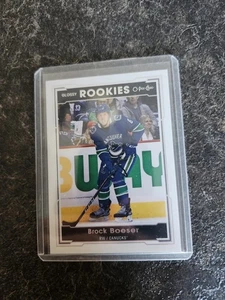 2017-18 Upper Deck Series 2 O-Pee-Chee Glossy Rookie Brock Boeser Card# R-2 - Foto 1 di 2