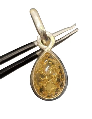 Delicato 2.5cm 925 Pendente Argento con Naturale Giallo Opale Pera Gemma - Immagine 1 di 4
