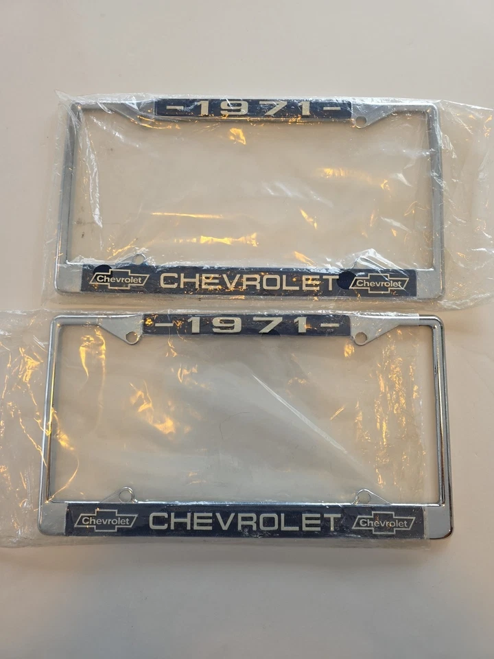 Marco de matrícula con logotipo Chevrolet 1971, azul oscuro Foto 1 de 4