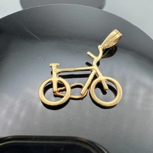 Dije colgante de bicicleta de oro macizo de 14k / 0,67 gramos / 15,67 mm de ancho / 23,83 mm de alto - Imagen 1 de 8