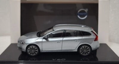沃尔沃 V60 电动银 2014 1:43 Norev 2300348-802-000 极为罕见!! — 第 1/4 张图片