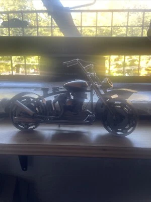 Modelo de motocicleta de metal hecho a mano para bicicletas de chatarra Foto 1 de 4