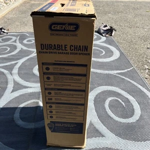Genie 1/2 HP Durable Chain Drive Garage Door Opener 1035-VM Auto Door Opener - Picture 1 of 4