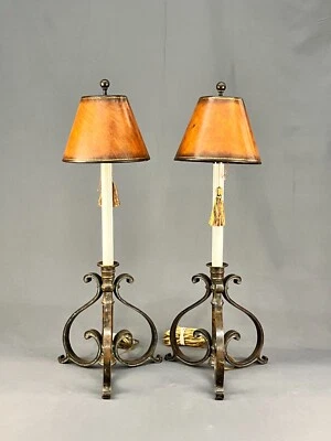 "2 lámparas de mesa o buffet de 28"" con candelabros de bronce Maitland Smith con cortinas de cuero" Foto 1 de 4