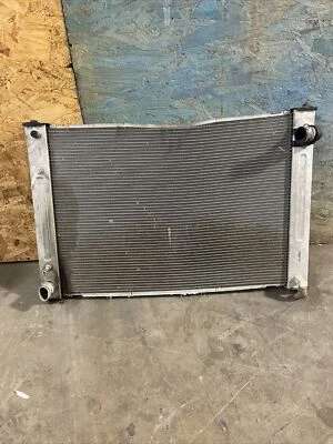 Radiador de refrigeración del motor usado 21460JK90B compatible con Nissan 370Z 2009-2020 3,7 L AT Foto 1 de 4