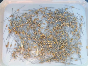 JOBLOT x 605 MIXED ISKRA 1/2 WATT UPM075 CARBON RESISTOR 0.5W (02) - Picture 1 of 10