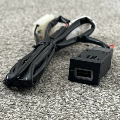 Cargador USB QC3.0 rojo tablero Plug & Play VW T6 Transporter 2015-2019 Foto 1 de 3