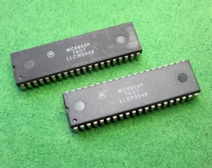 2 x MC6803P Microcontroller/Microprocessor von Motorola DIP-40 neu NOS - Bild 1 von 2