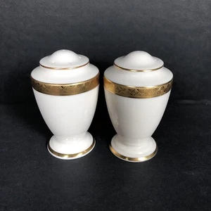 Lenox HAVERFORD HALL Salt And Pepper Shaker Footed Ivory 24K Gold Trim 3 1/4 In - Picture 1 of 4