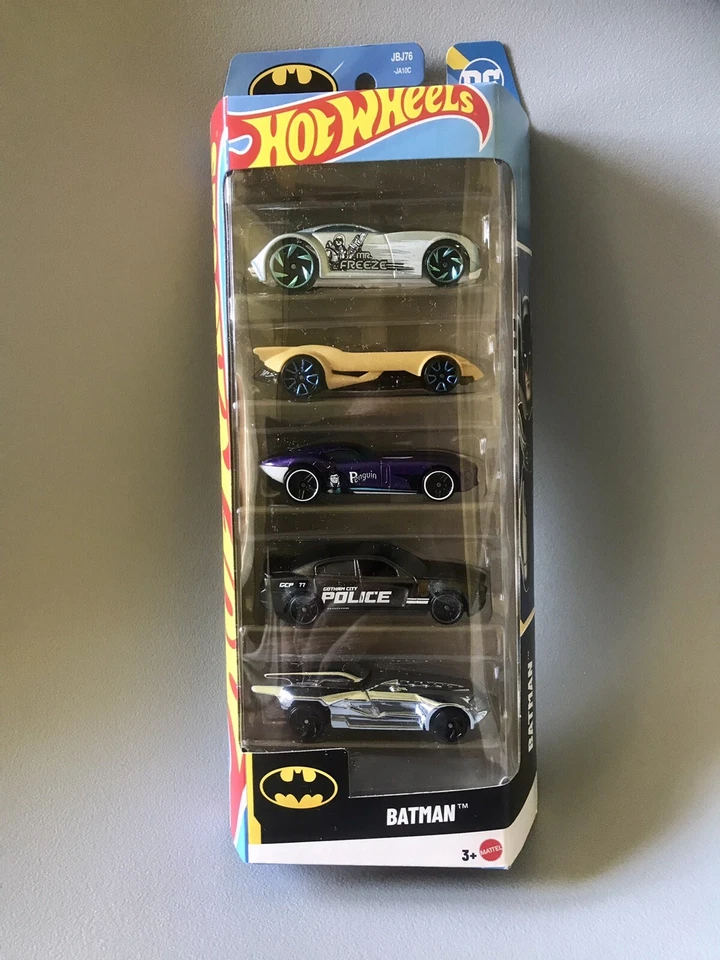 BATMAN. Hot Wheels 2025. Pack 5 voitures. Réf : JBJ76. - Batmobile argentée -. - Photo 1/4