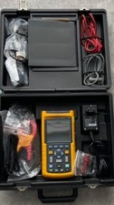 Fluke 125 Industrial Dual Input Scopemeter Complete with all parts in case